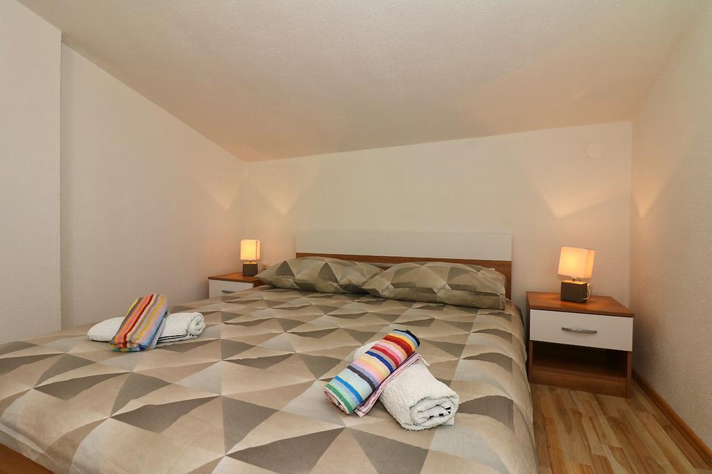 Apartment Antonio Jezera Bagian luar foto